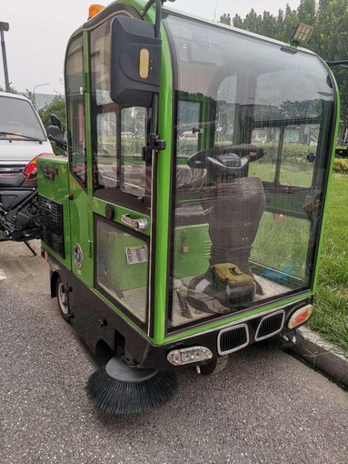北京高壓清洗車維修 北京掃地車電瓶以舊換新 北京巡邏車維修圖片