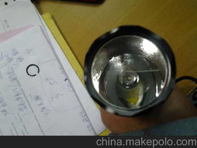 進(jìn)口CREE C8戶外夜騎防水強(qiáng)光鋁合金led迷你充電遠(yuǎn)射手電筒廠家圖片