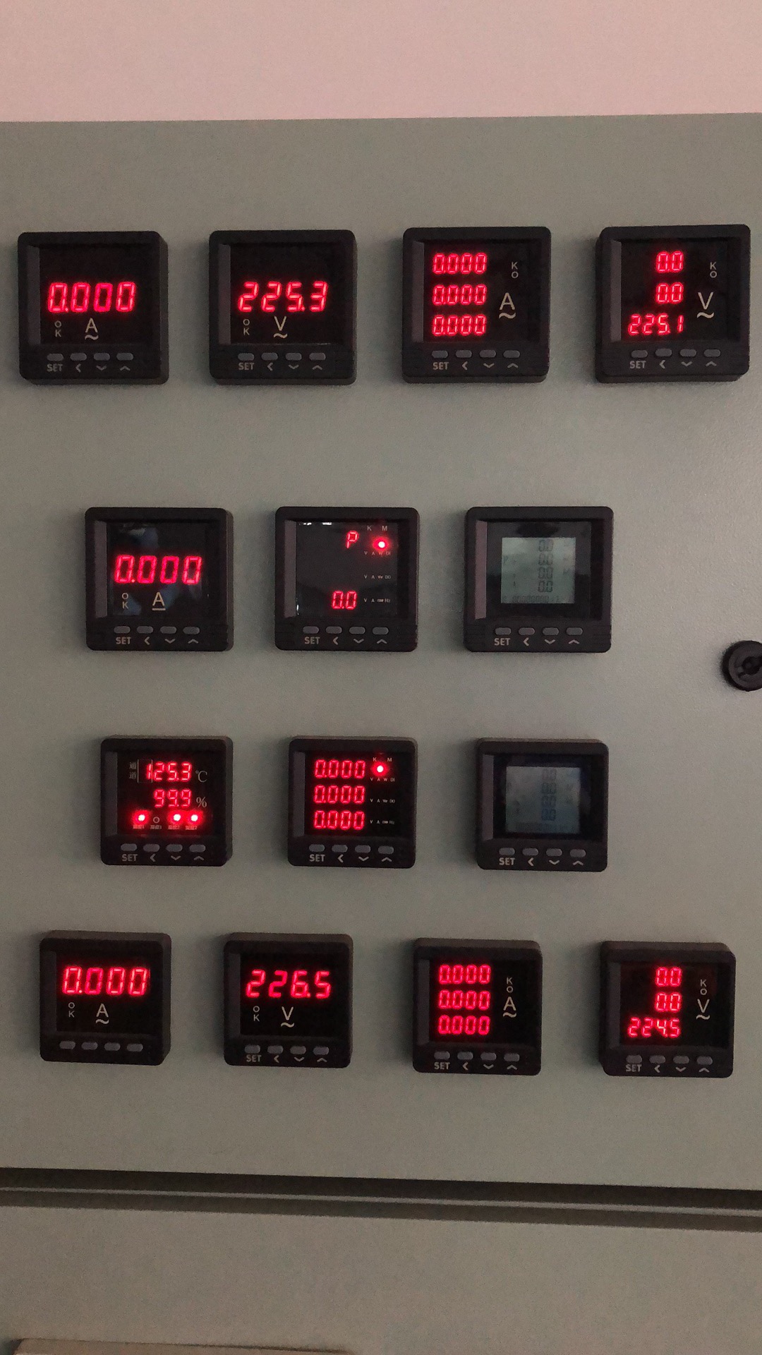 MTM-D0000A1	雙通道數顯表外形什么樣
