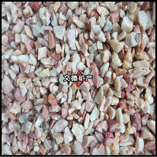 山東透水地坪膠粘石生產(chǎn)廠(chǎng)家 不掉色染色五彩鵝卵石圖片