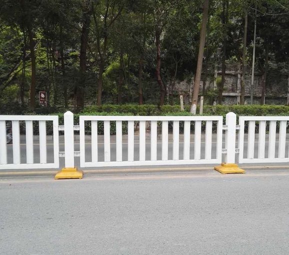 海南人行道隔離欄 非機(jī)防撞分離護(hù)欄廠家加工定做圖片