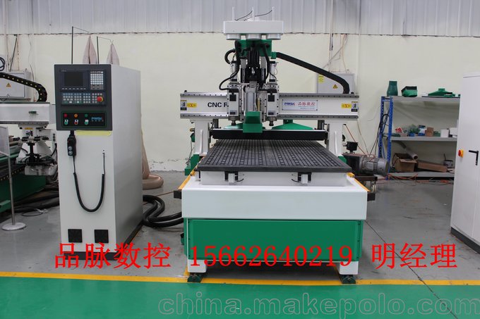 山西呂梁品脈板式家具生產(chǎn)線 木工加工中心 數(shù)控開料機(jī) 鉆包設(shè)備圖片