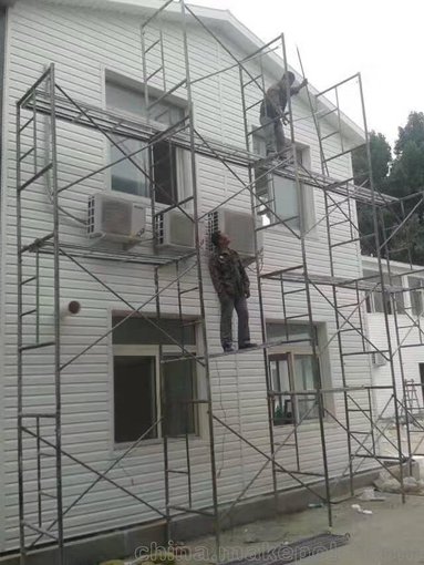 PVC外墻掛板廠家外墻裝飾板 自建房PVC塑料仿木紋扣板 別墅護(hù)墻板圖片