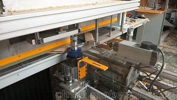 森德机械 实木定制加工中心  45度角铣槽打孔操作视频