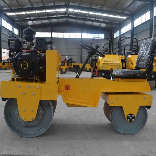 山東小型壓路機(jī)DC700自行式振動(dòng)壓路機(jī)小型座駕式壓實(shí)機(jī)圖片