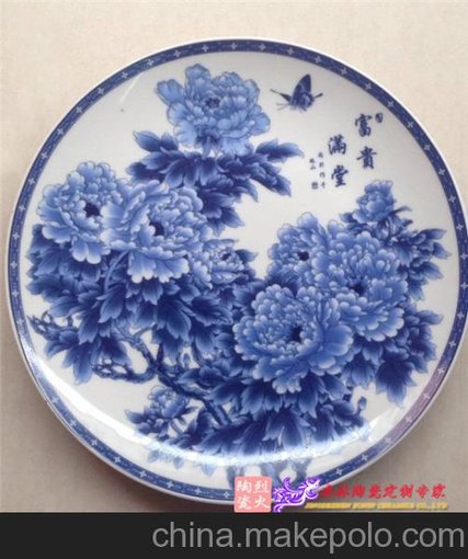 景德鎮(zhèn)個(gè)性禮品陶瓷紀(jì)念盤 青花龍鳳陶瓷紀(jì)念盤廠家定做圖片