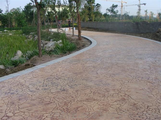 开云电竞福建龙岩水泥路面压花模具、印花地坪配套材料(图1)