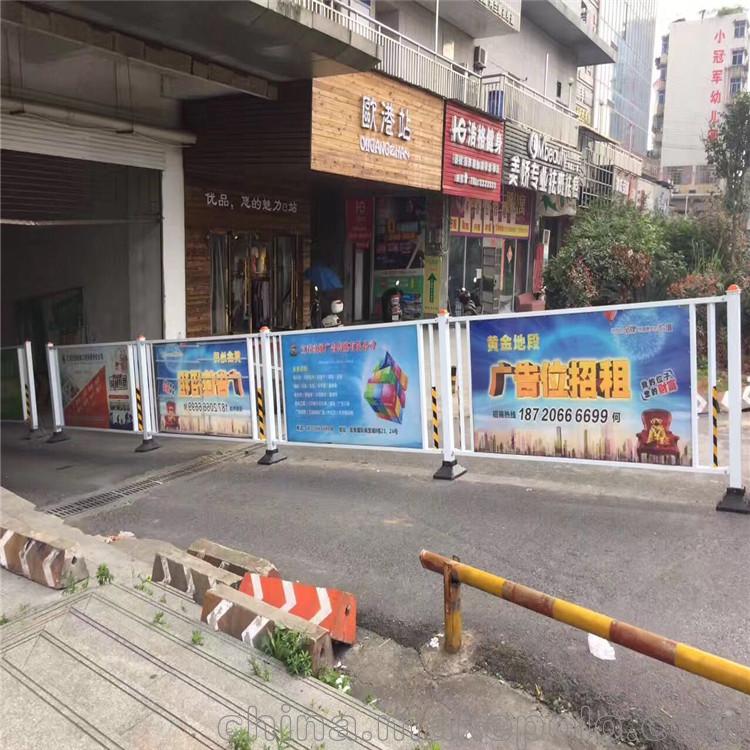 马路中间灯箱广告牌护栏 市政带灯光护栏 道路灯箱广告牌隔离栏