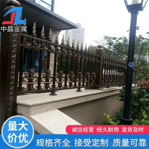 供應京口圍墻護欄安裝 京口鋅鋼欄桿廠(chǎng)家 這款欄桿省錢(qián)省心圖片
