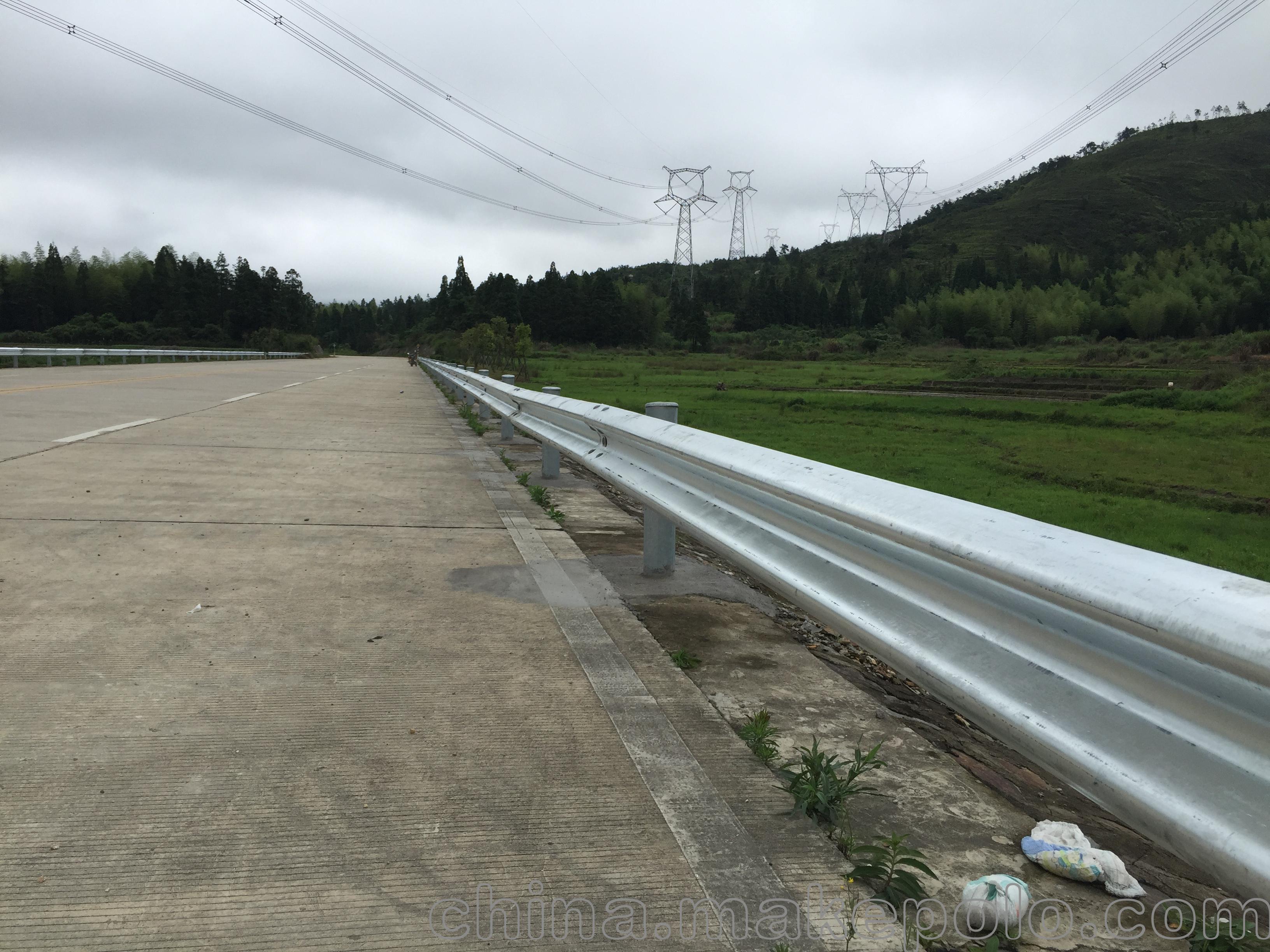 广西玉林高速公路波形护栏板 云南道路防撞护栏 浙江波形梁钢护栏