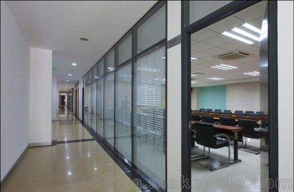 深圳光明邦凱城辦公室雙層玻璃內置百葉隔墻圖片