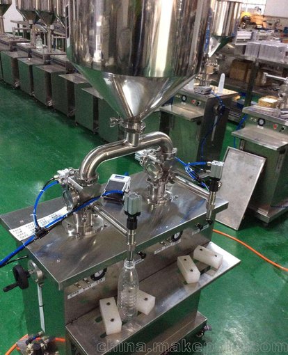 全國供應二手手動灌裝機 二手飲料灌裝機圖片