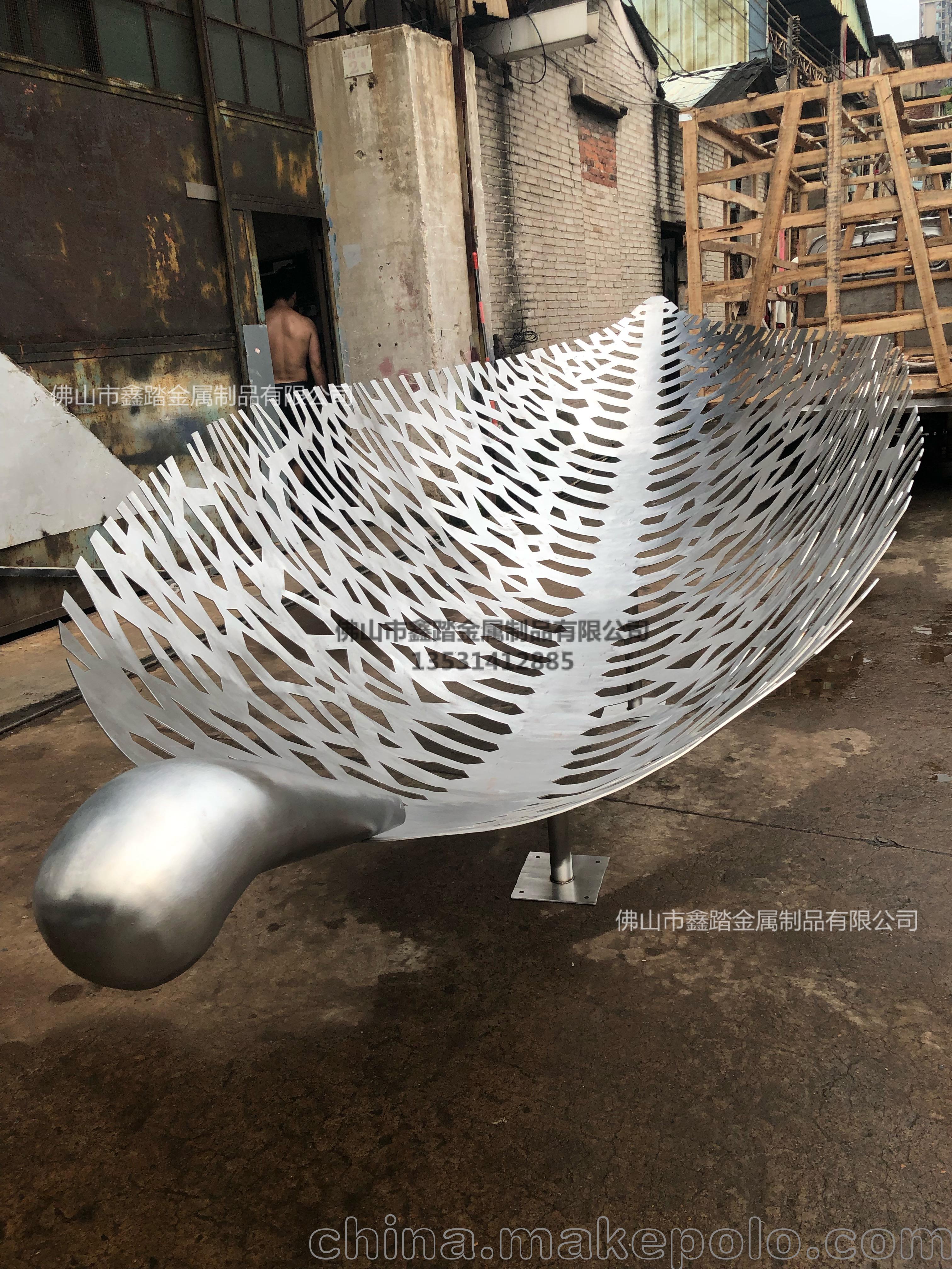 304不锈钢树叶雕塑立体艺术——雕塑的迷人魅力