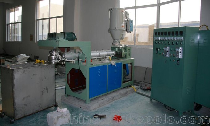 凌霞塑料機械公司提供實用的塑料拉絲機，塑圖片