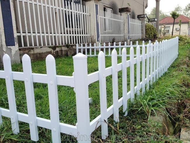 pvc庭院塑鋼花園護欄欄柵 幼兒園戶外道路塑料欄桿草坪圍欄柵欄圖片