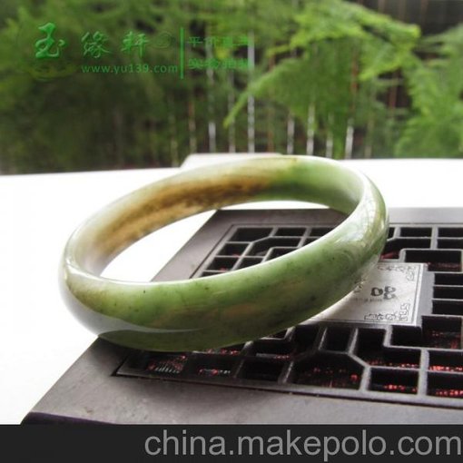 清新精致南陽(yáng)獨(dú)山玉透水綠醬色玉手鐲圖片