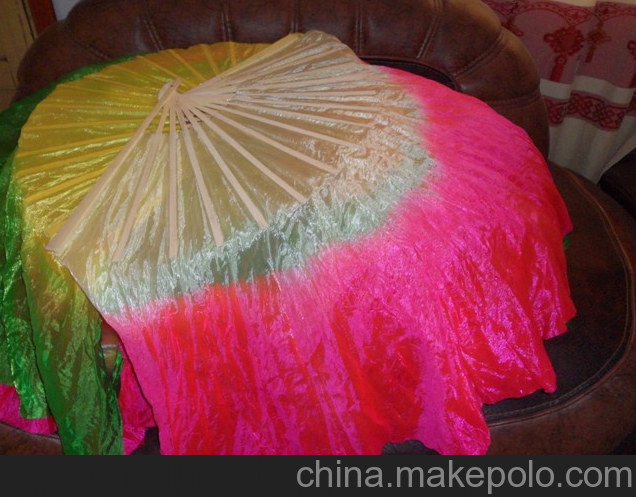 廠家批發(fā)舞蹈扇子跳舞扇秧歌扇加長(zhǎng)綢春晚六月清荷詠春扇子左右手圖片