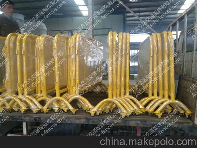 臨時(shí)護(hù)欄，寧波廠家直銷，移動(dòng)護(hù)欄，移動(dòng)鐵馬，品質(zhì)精良，免費(fèi)拿樣圖片