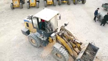 客户自己的铲车改装搅拌斗试斗视频