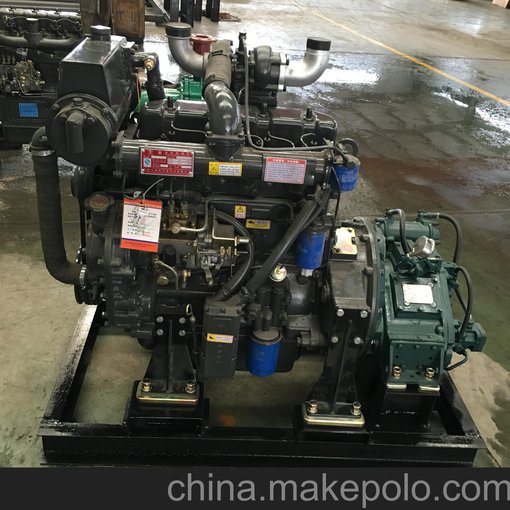柴油發(fā)動(dòng)機(jī)63KW  濰柴系列R4105ZC2000轉(zhuǎn) 帶齒輪箱圖片
