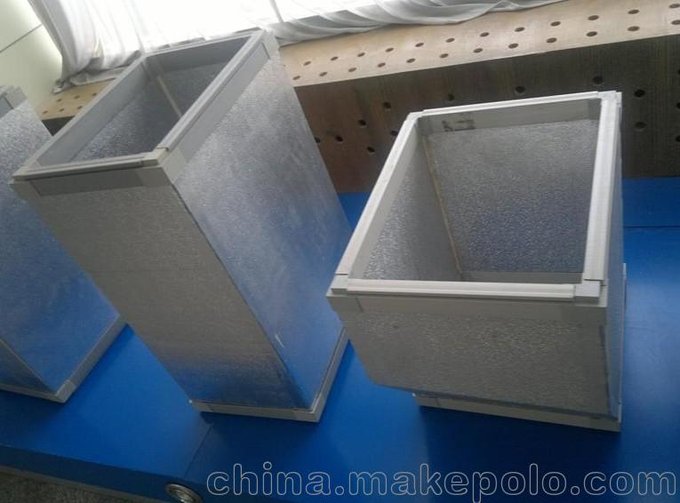 固安縣水泥巖棉保溫板A級(jí)鋁箔酚醛夾心板廠家酚醛彩鋼復(fù)合風(fēng)管圖片