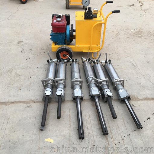 潞城500噸劈裂機(jī)巖石拆除圖片