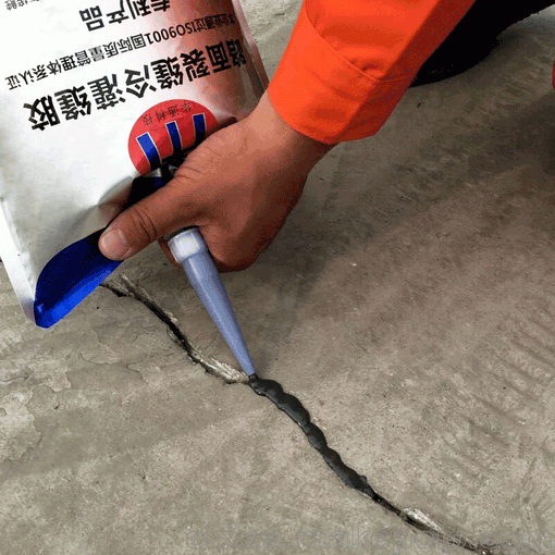 浙江路面裂縫我?guī)兔Α嗫p膠圖片