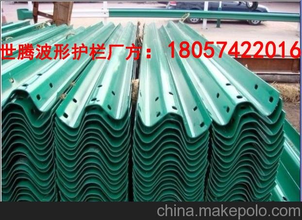銅仁市波形護(hù)欄高速公路護(hù)欄護(hù)欄板低價(jià)出售圖片