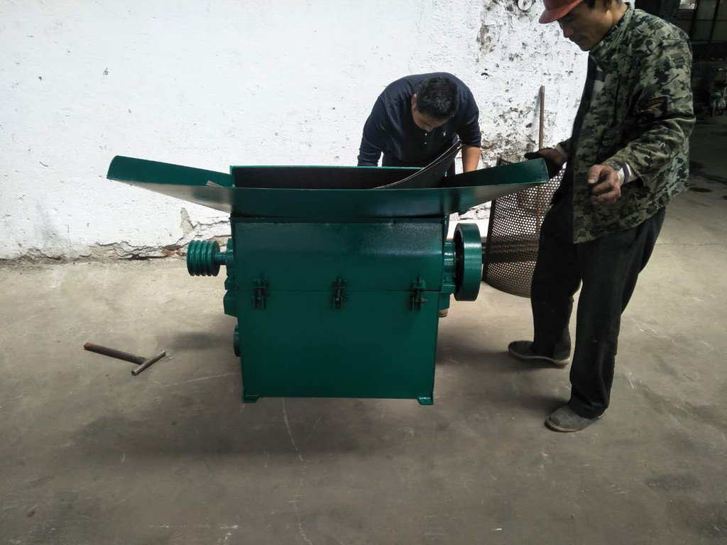 防城港蠶豆粉碎機蝦皮魚粉可粉碎機視頻