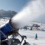 白洁的雪山上 进口自动预热造雪机 人工造雪机 造雪机厂家在线