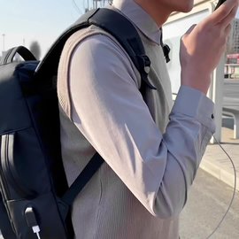 新款商务双肩包男士户外旅行书包笔记本电脑背包大容量外出行李包