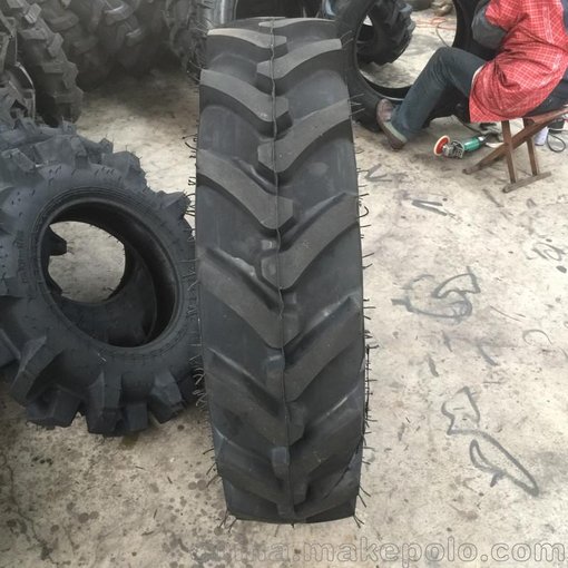 廠家專業(yè)生產(chǎn)農(nóng)用車人字11.2-20輪胎圖片