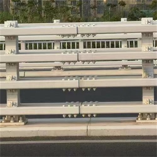 貴州河道隔離不銹鋼護(hù)欄圖片