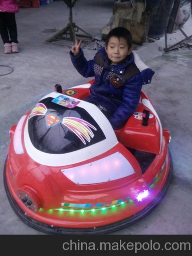 濟(jì)南供應(yīng)360度顠移碰碰車圖片