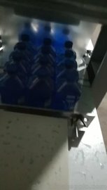 黑龙江玻璃水尿素液PE塑包机鑫沃发纸箱套膜包装机