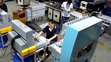 单人操作PVC商标生产流程视频