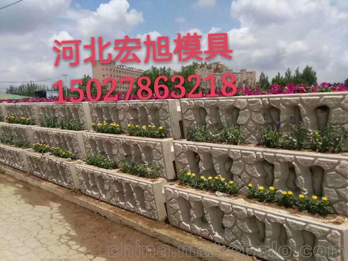 安徽省直立式擋土墻模具  箱形生態(tài)擋墻砌塊圖片