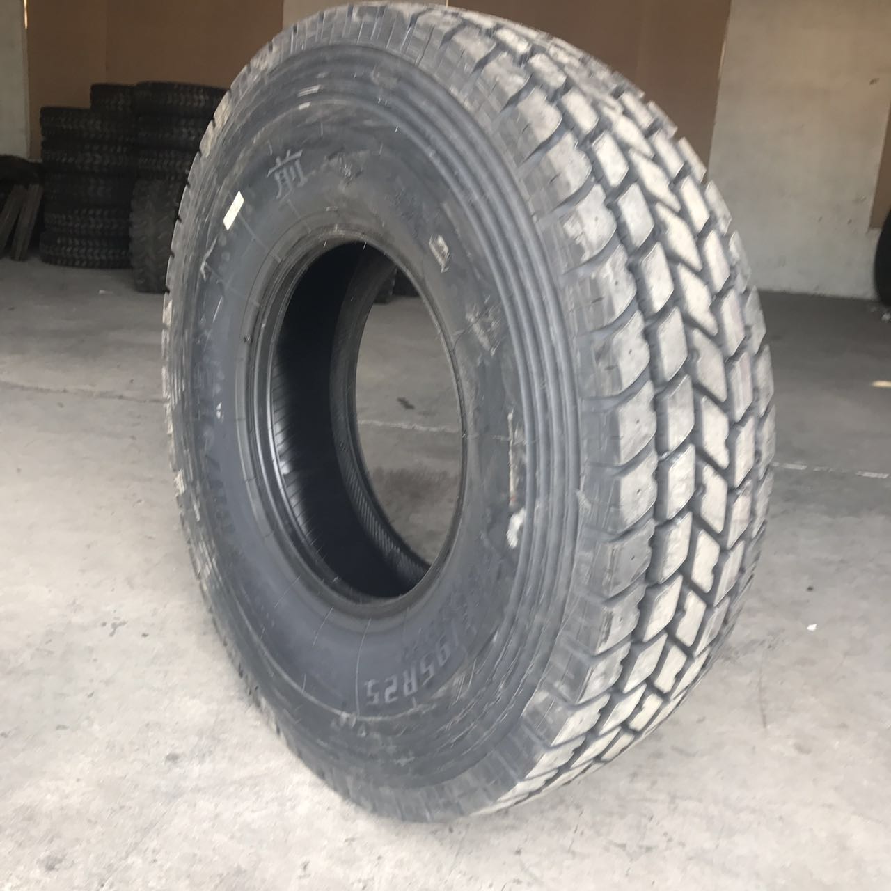 雙錢起重機輪胎385/95r25港口吊車輪胎