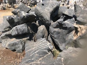 东莞景观石园林太湖石假山，鱼池围边太湖石英德石场批发o售