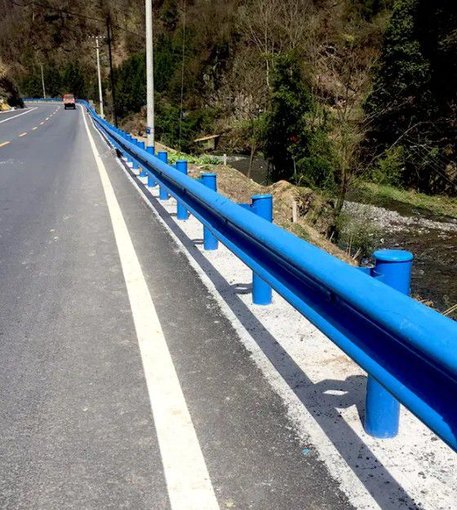 浙江舟山高速公路波形防撞護欄板圖片