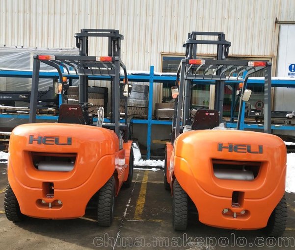 威海廈工3噸柴油叉車變速箱波箱離合器壓盤更換：專業(yè)叉車維修圖片