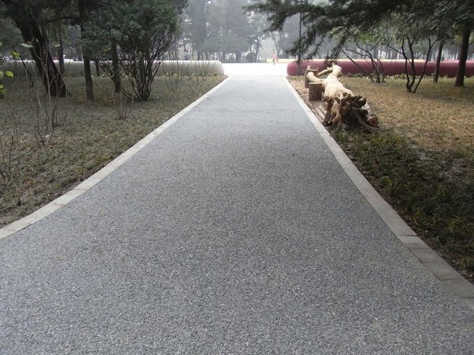 滁州市海綿城市透水混凝土地坪施工材料  技術人員現(xiàn)場指導教學圖片