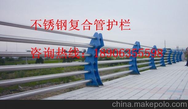 奉化不銹鋼復(fù)合管護(hù)欄、橋梁護(hù)欄圖片