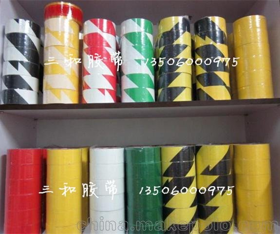 成品倉庫 地面劃線(xiàn) 車(chē)間通道劃線(xiàn) 倉庫車(chē)間膠帶圖片