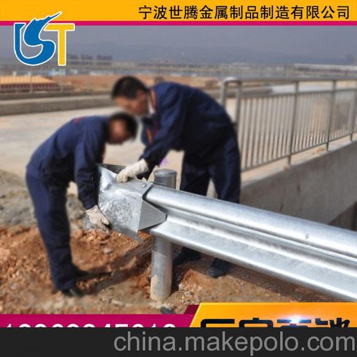 安徽阜陽(yáng)市雙波護(hù)欄  阜陽(yáng)市高速護(hù)欄廠家低價(jià)熱銷圖片