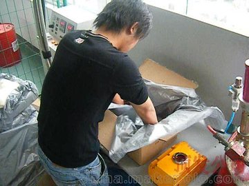 现场发泡包装用于五金电机制品的防护缓冲