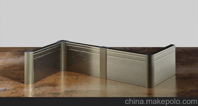 廠家直銷(xiāo)鋁合踢腳線(xiàn)地腳線(xiàn)不銹鋼拉絲踢腳板圖片